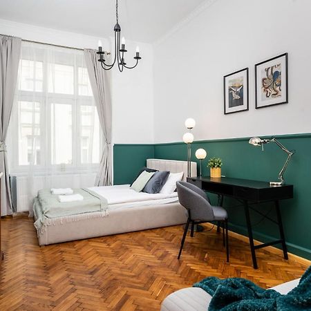 Classy Old Town Apartment - By Upstairs Краков Экстерьер фото