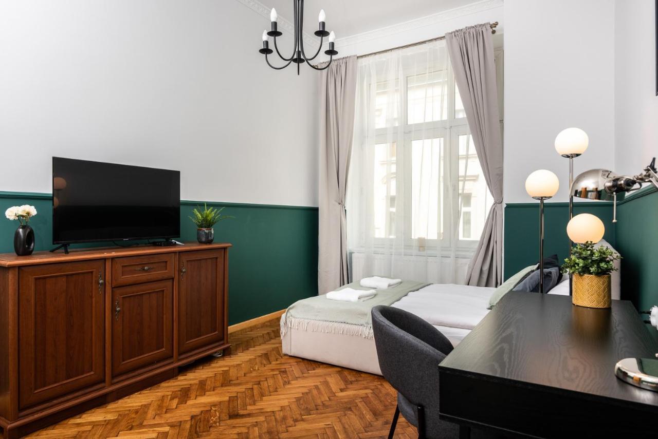 Classy Old Town Apartment - By Upstairs Краков Экстерьер фото